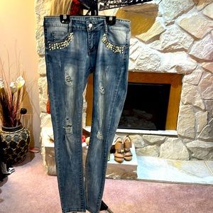 Jeans with pearl and jewel details. Size 29